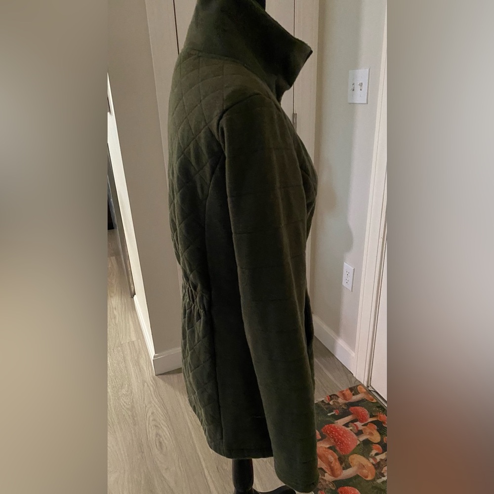 The North Face Green Jacket with Quilted Design - Picture 6 of 12